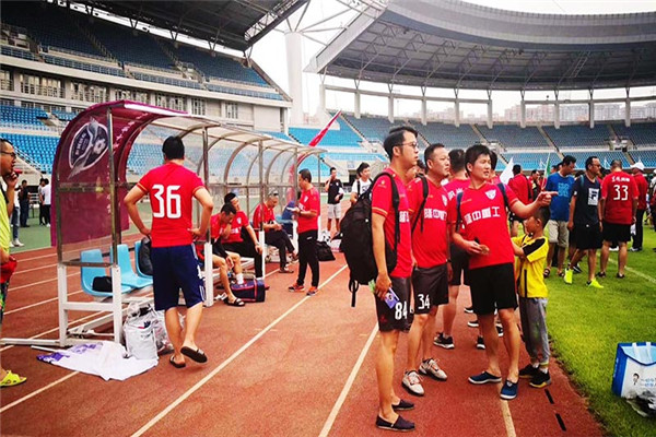 “市長杯”足球聯(lián)賽開幕，隆中健兒們加油！