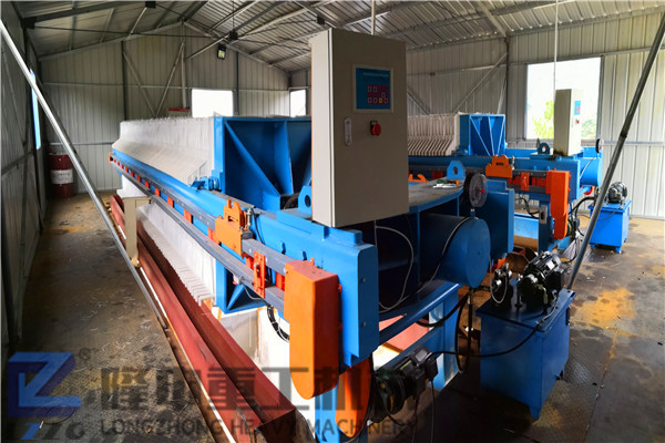 污泥板框壓濾機(jī)設(shè)備，靠濾板能處理掉水雜質(zhì)么？