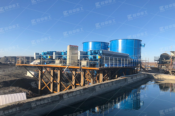 在廂式壓濾機工作中通常具有幾種液壓油進入水中的條件？